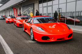 guidare una ferrari in pista